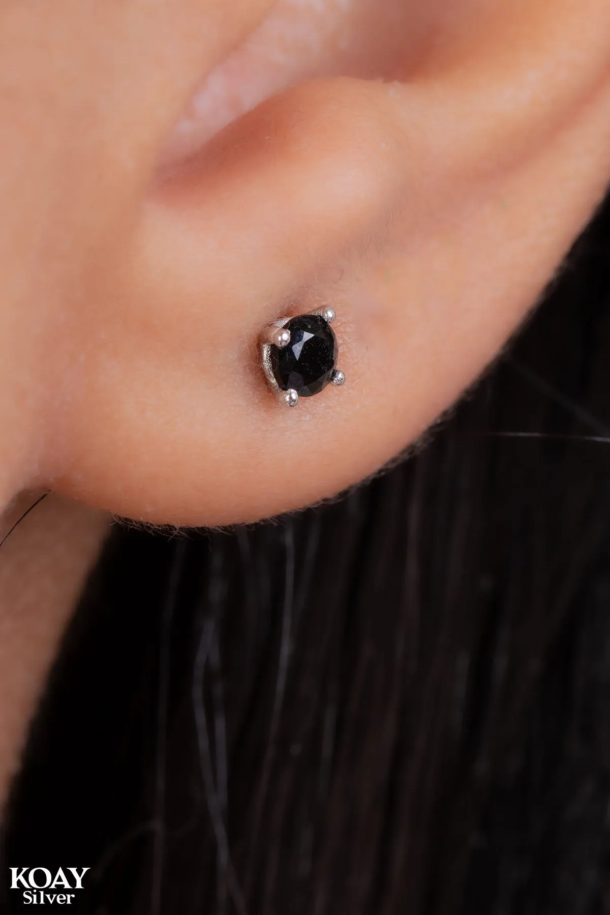 Tiny Zircon Black Earring